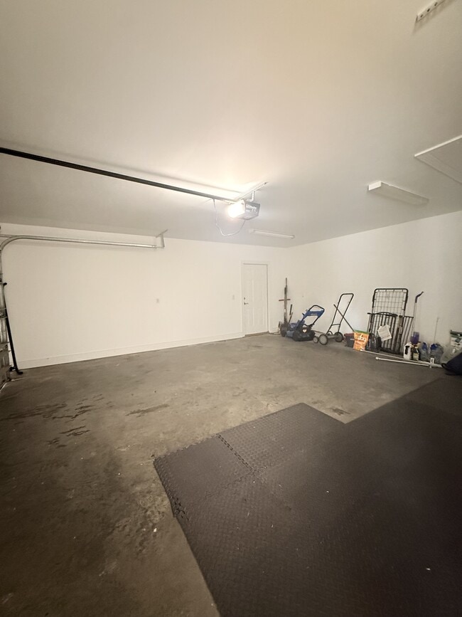 Building Photo - 34 Wintergreen Dr