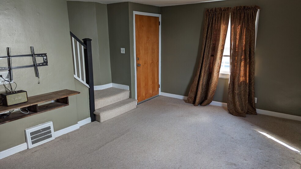 Living room - 73 Virginia Rd