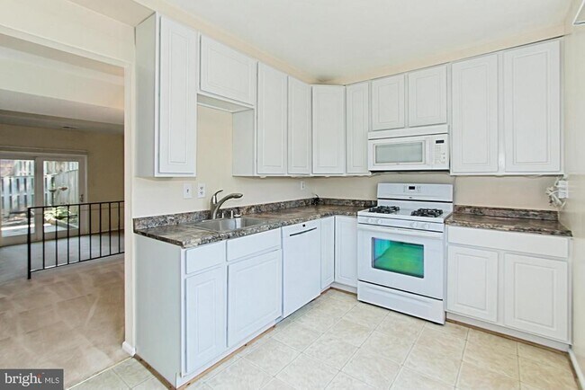 Building Photo - 9637 Westport Ln