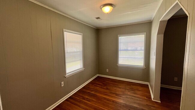 Building Photo - 4011 Victor Dr