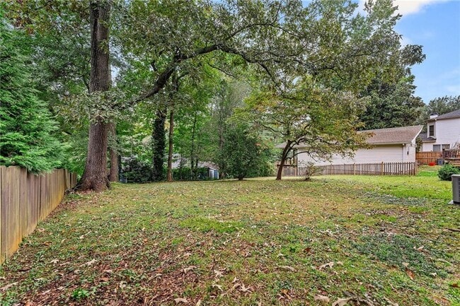 Building Photo - 606 Sycamore Dr
