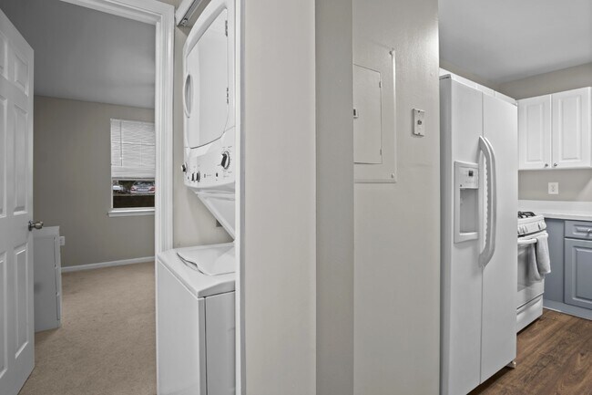 Building Photo - Comfortable, convenient, and well located Ashburn condo.