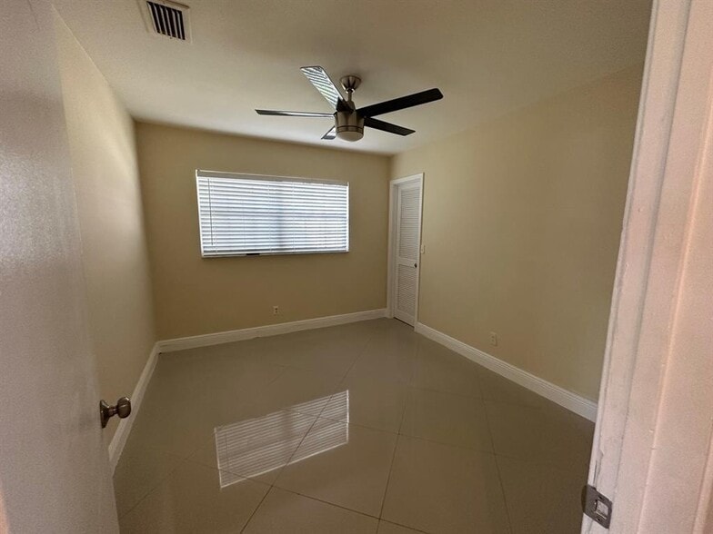 Building Photo - 3001 NW 4th Ter