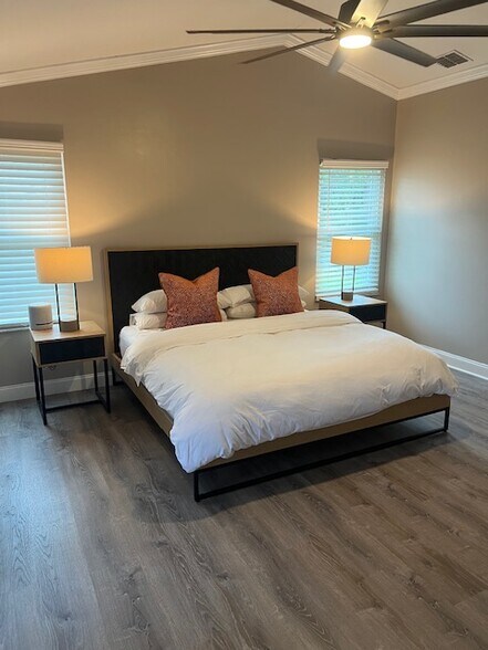 Spacious suite with patio access and large walk-in closet. - 953 13th Ave S