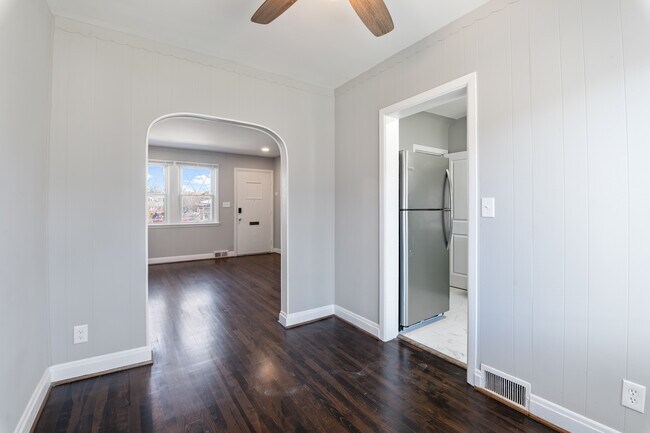 Building Photo - 4813 Midwood Ave