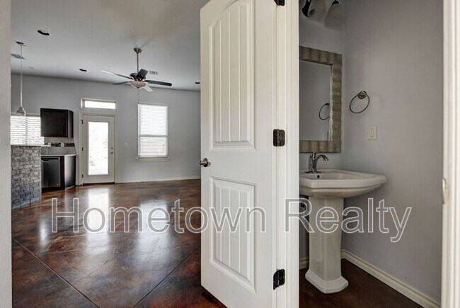 Building Photo - 459 S Fretz Ave