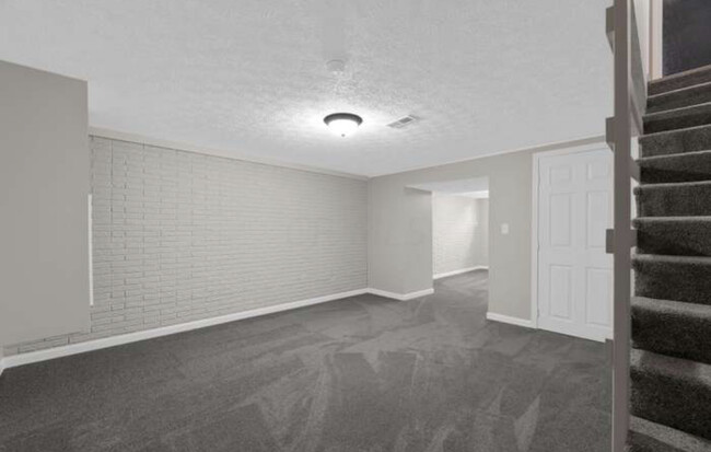 Building Photo - 2194 Rotunda Dr