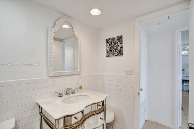 Building Photo - 5005 Collins Ave