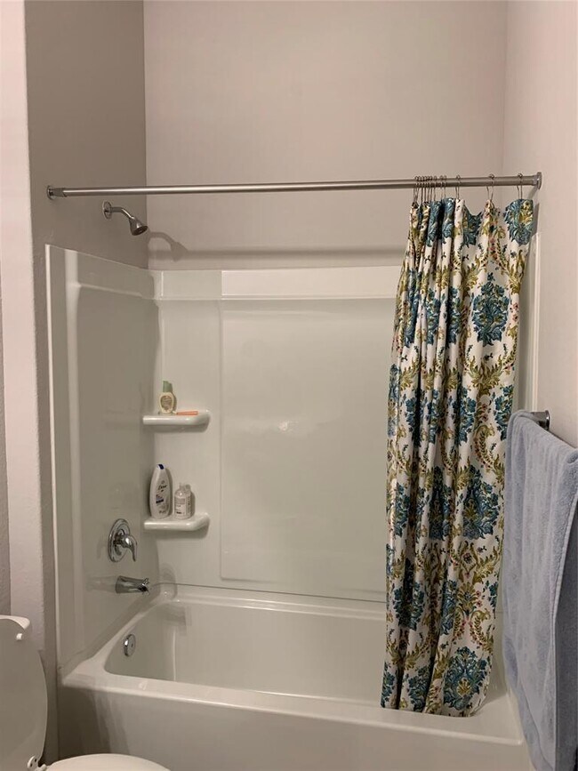 Building Photo - 2420 Danbury Ln