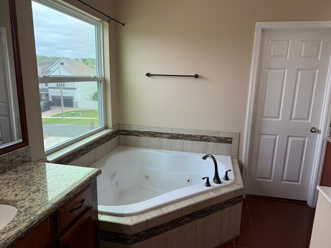 Building Photo - Gorgeous 5 bedrooms, 4 bath, 3 car garage single family home in Clermont