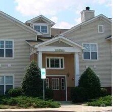 Building Photo - Pet-Friendly! Fantastic south charlotte location just minutes to everything!