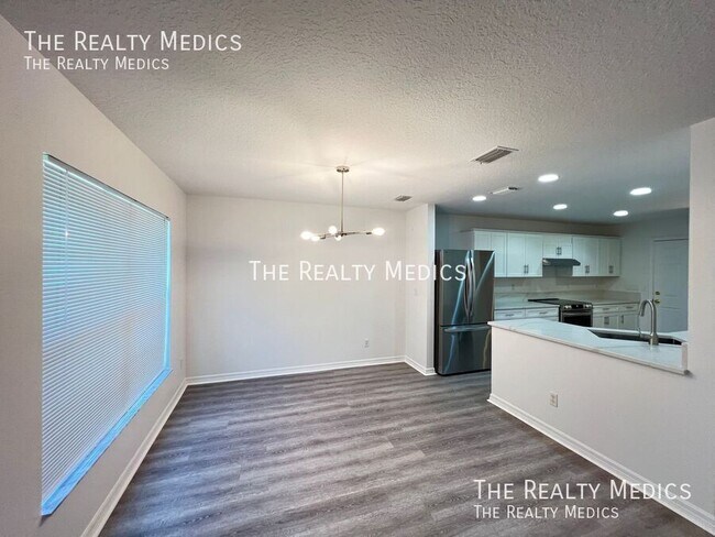 Building Photo - 2644 SW 20th Cir