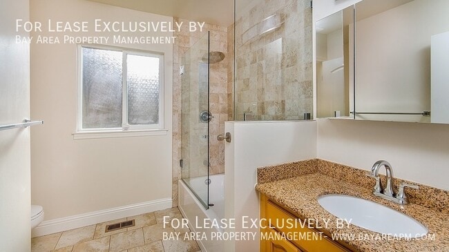 Building Photo - 146 Roosevelt Ave