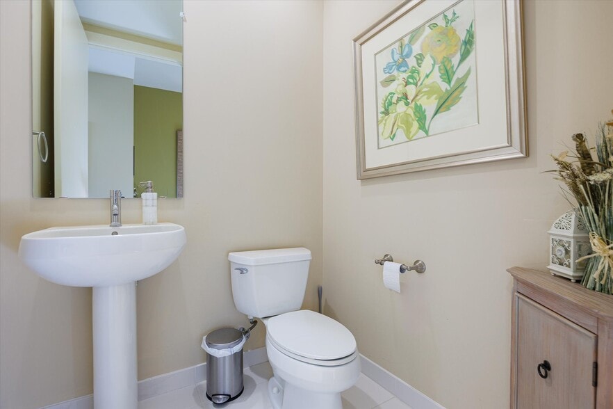 Building Photo - 3000 Oasis Grand Blvd