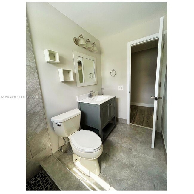 Building Photo - 5032 SW 94th Ave