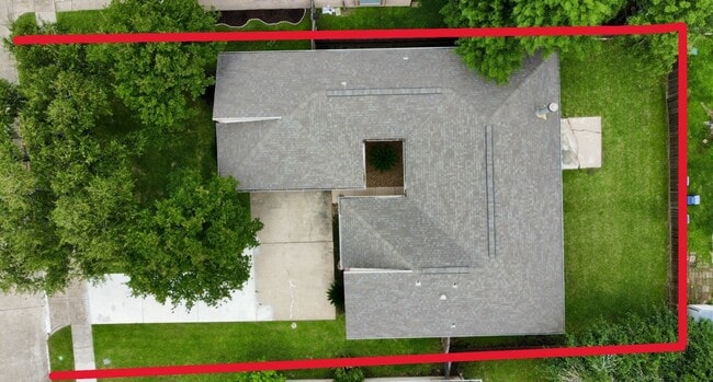 Building Photo - 2126 Collingsfield Dr