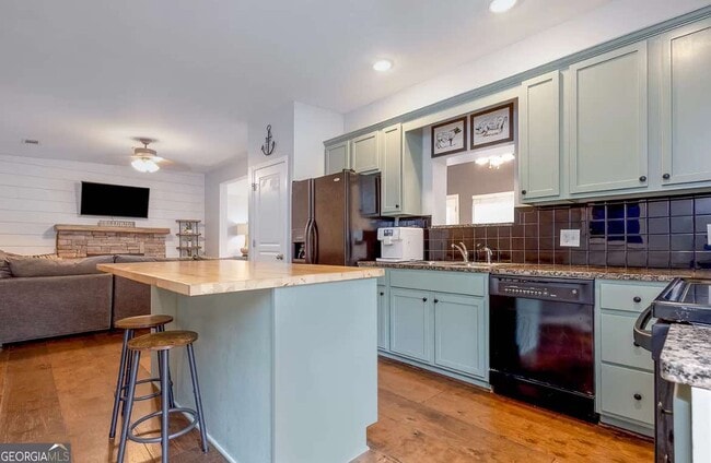 Building Photo - 7865 Wilkinson Dr