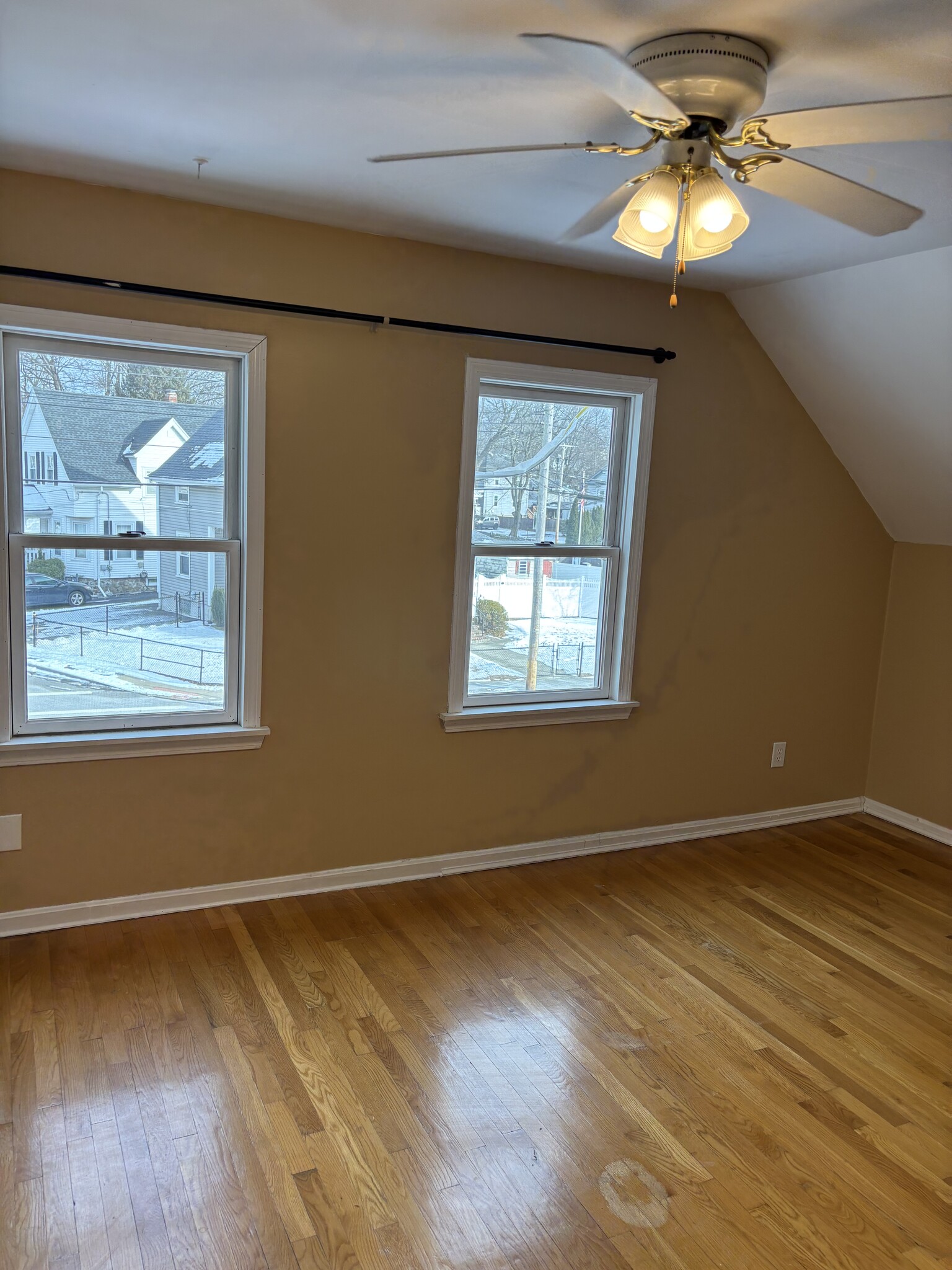 Building Photo - 246 Shaw St