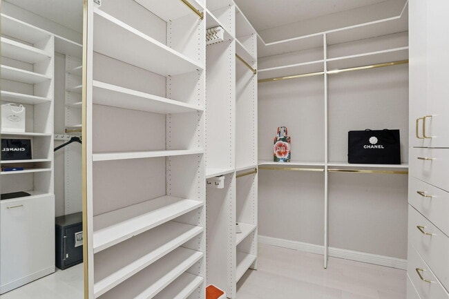 Building Photo - 375 SW 16th St