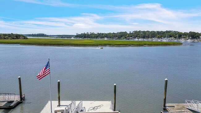 Building Photo - Gorgeous Waterfront Home on Isle of Hope