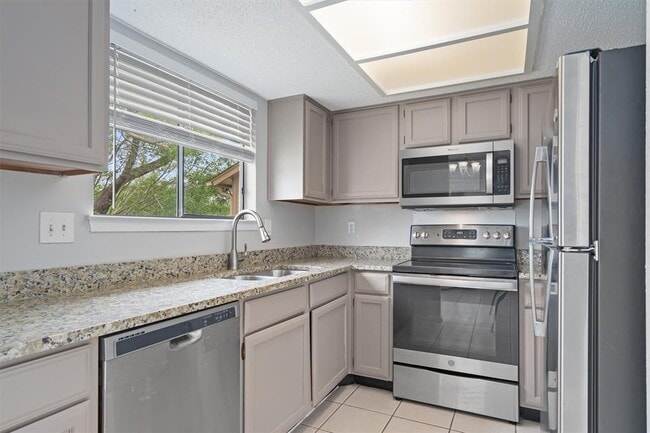 Building Photo - 13357 Water Oak Ln