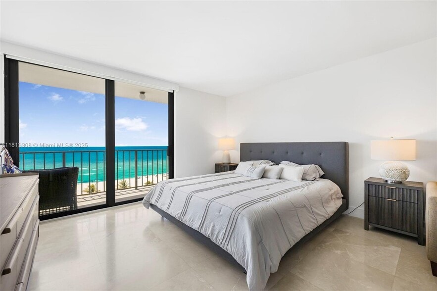 Building Photo - 2625 Collins Ave