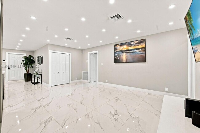 Building Photo - 821 Ramblewood Dr
