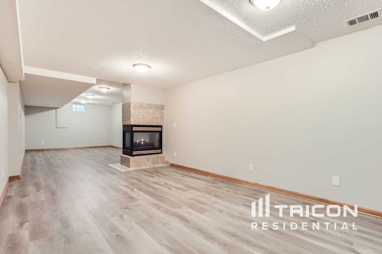 Building Photo - 17739 Kingsway Path