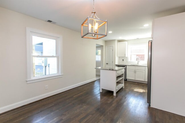 Building Photo - 564 Claymont Dr