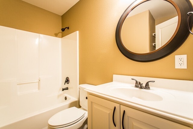 Building Photo - Move in ready-$200 off-  Single Family Home in Lindale ISD- Large Fenced in backyard - Safe neigh...