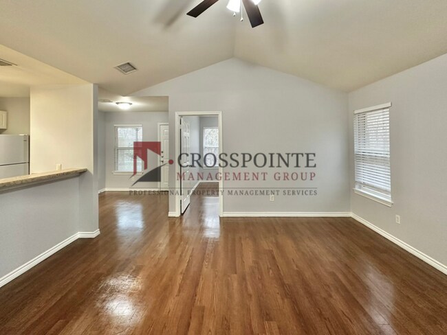 Building Photo - 3 Bedroom 2 Bath Duplex at Mansion Creek in Tyler! 1/2 OFF your first full month’s rent!