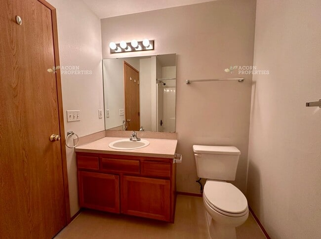 Building Photo - 402 Meadow Ct NW