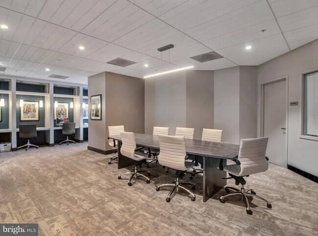 Building Photo - 3101 N Hampton Dr