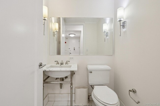 Building Photo - 10 City Pl