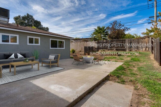 Building Photo - 8225 Zenith Dr