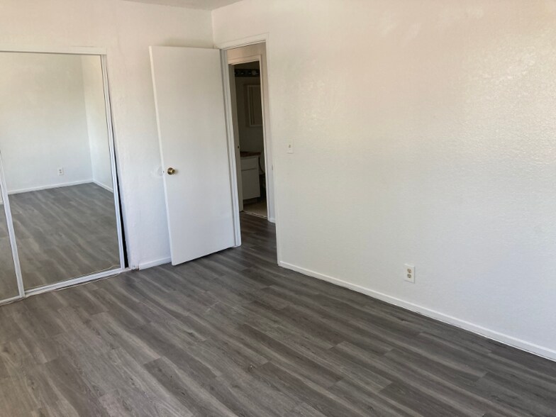 Building Photo - 1518 Moorpark Ave