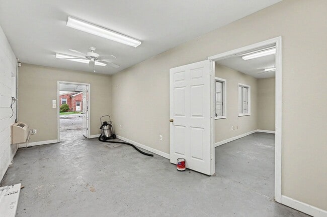 Building Photo - Ultimate Aviation Estate: Luxury 1-Level Living on 5+ Acres Near Downtown Fredericksburg