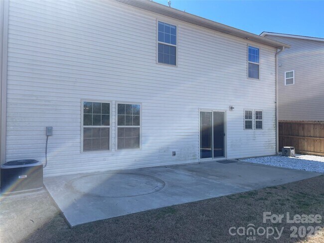 Building Photo - 2909 Old Field Rd