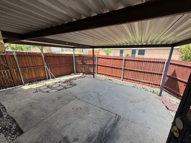 Building Photo - 1005 Chelsea Dr