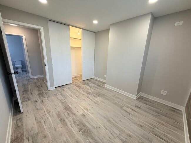 Building Photo - 1460 Stonebridge Cir