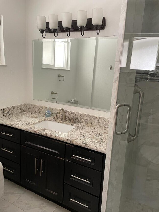 Building Photo - 130 E Emerson Ave