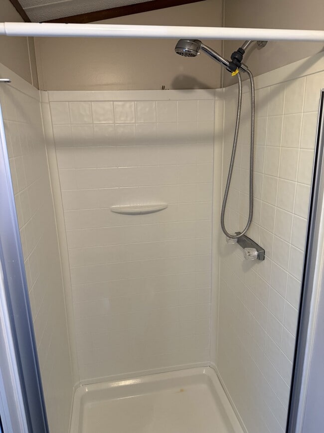 Building Photo - 200 Royalwood St