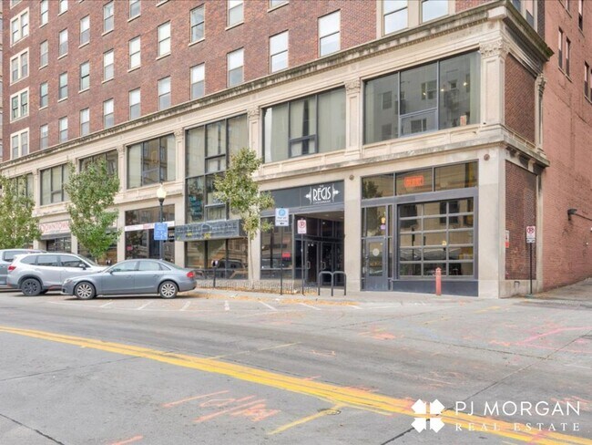 Building Photo - Great downtown location!
