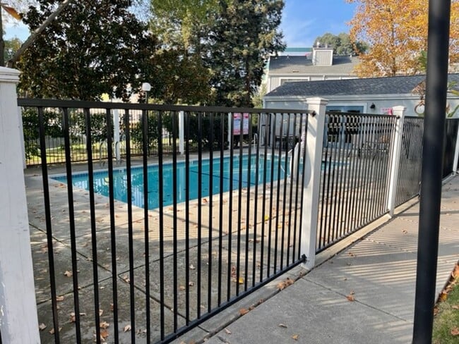 Building Photo - Wonderful lower level Condo with Laminate ...