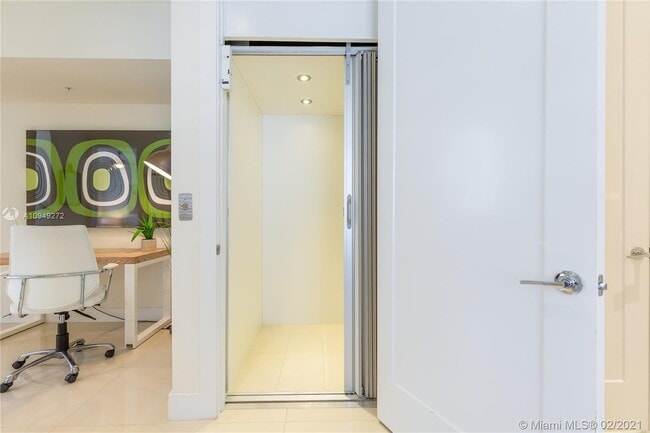 Building Photo - 6611 NW 105th Pl