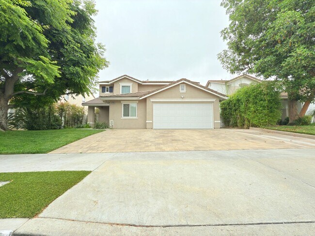 Building Photo - Spacious 4-Bedroom Home in Private Sylmar ...