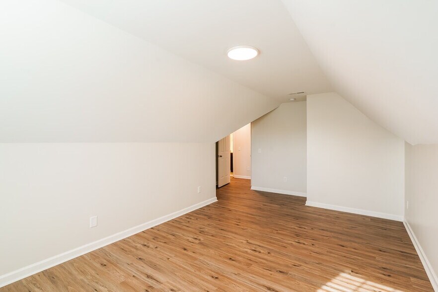 Building Photo - 125 Summerlake Pl