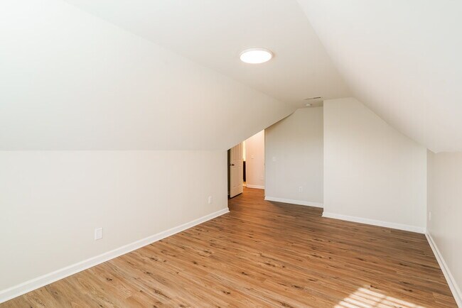 Building Photo - 125 Summerlake Pl