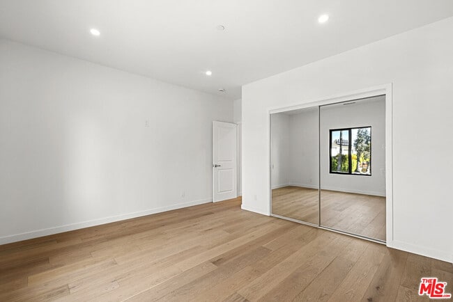 Building Photo - 822 N Orange Grove Ave