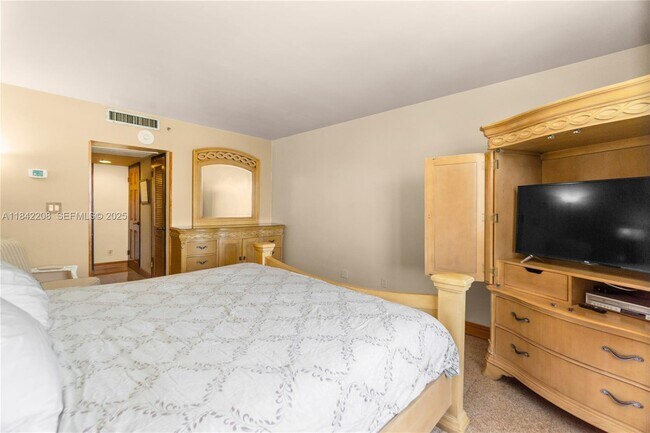 Building Photo - 100 Lincoln Rd